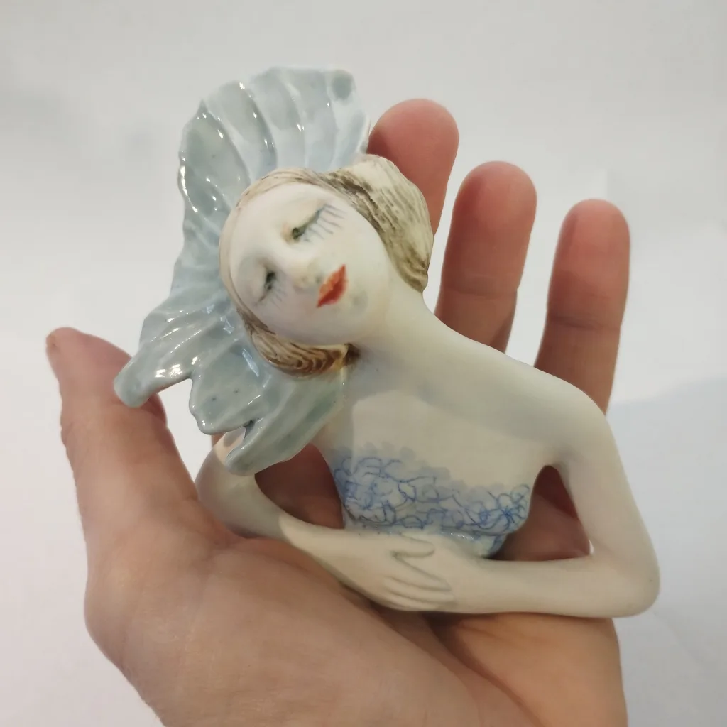 Rêveuse à la coiffe - porcelaine -émail- oxydes